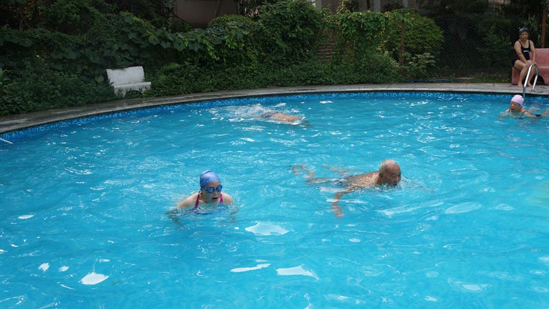 广州友好老年公寓 游泳健身