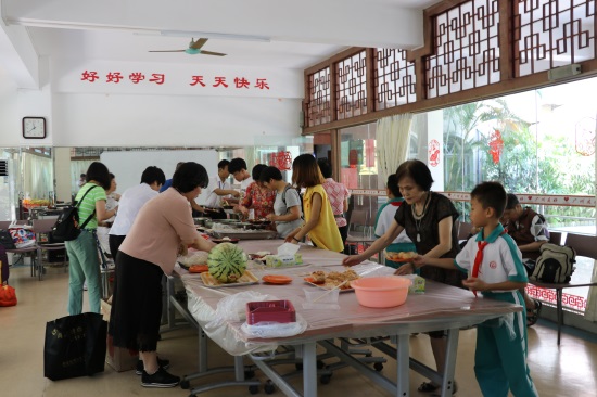 广州友好老年公寓 老少同乐迎中秋 粤港一心做义工