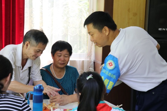 广州友好老年公寓 老少同乐迎中秋 粤港一心做义工