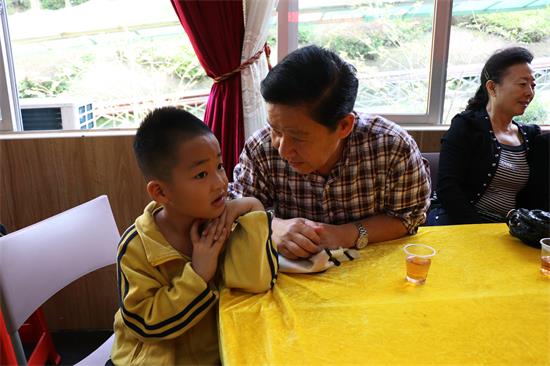 广州友好老年公寓 慧雅幼儿园敬老慰问